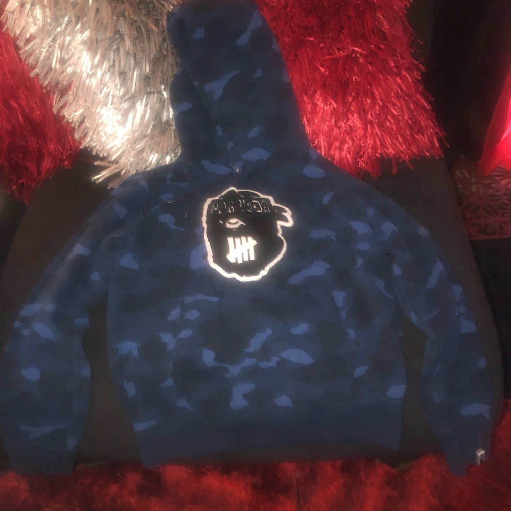 Normal wear no tears or rips and good condition
